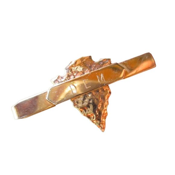Vintage Pioneer Gold-Tone Tie Bar Clip With Text "DEM" & Arrowhead Design - Picture 2 of 4